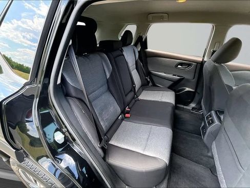 Used 2023 Nissan Rogue SV FWD image 24
