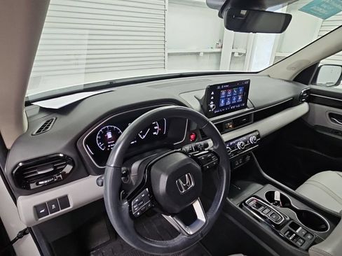 Used 2024 Honda Pilot Touring image 12