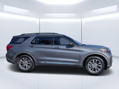 Used 2021 Ford Explorer XLT w/ Equipment Group 202A RWD image 2