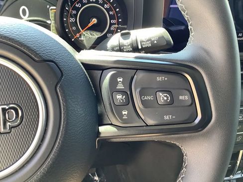 Used 2025 Jeep Wrangler Unlimited Rubicon w/ Convenience Group AWD/4WD image 12