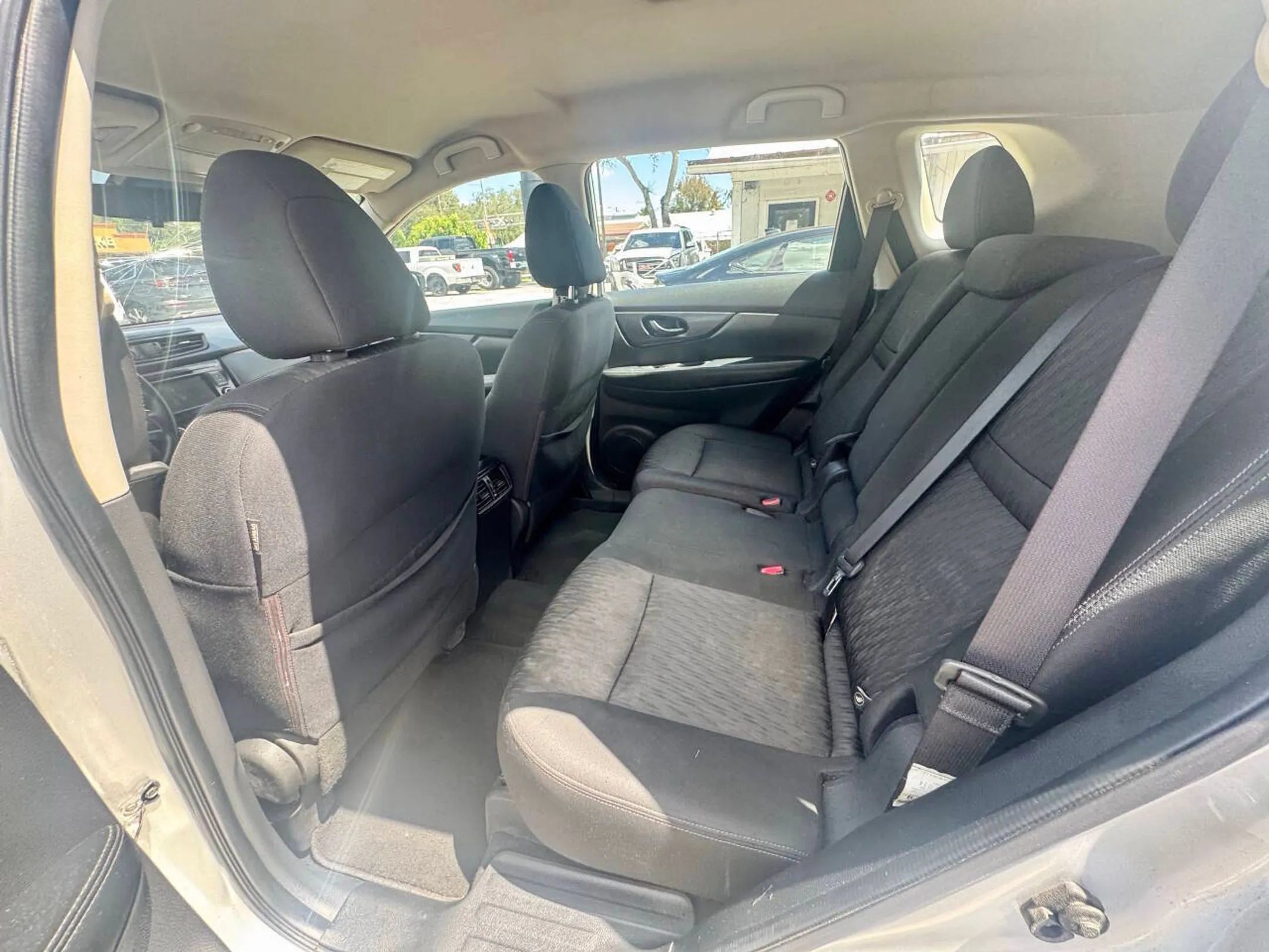 Used 2020 Nissan Rogue S FWD image 16