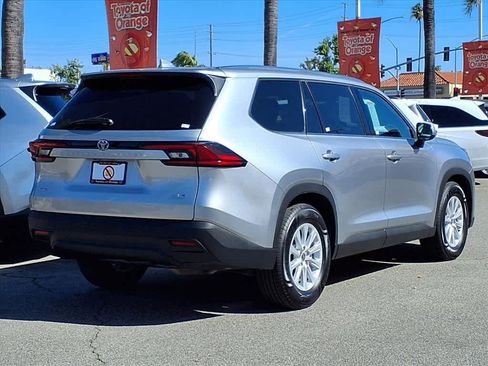 Used 2025 Toyota Grand Highlander AWD image 4