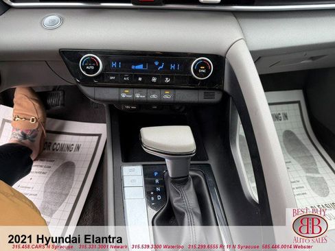 Used 2021 Hyundai Elantra SEL image 23