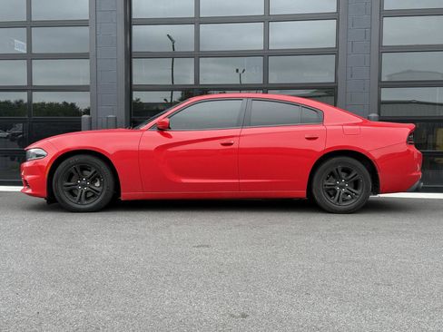 Used 2022 Dodge Charger SXT w/ Leather Interior Group RWD image 2
