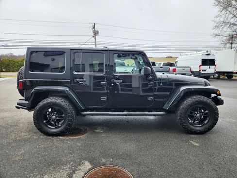 Used 2017 Jeep Wrangler Unlimited Sahara AWD/4WD image 23