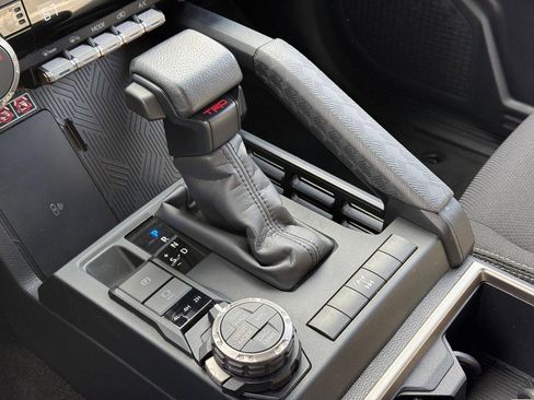 Certified 2025 Toyota 4Runner TRD Off-Road image 20