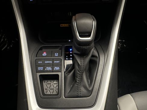 Used 2025 Toyota RAV4 XLE Premium image 32