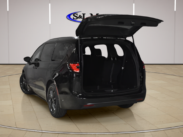 New 2026 Chrysler Pacifica Select w/ S Appearance Package FWD image 9