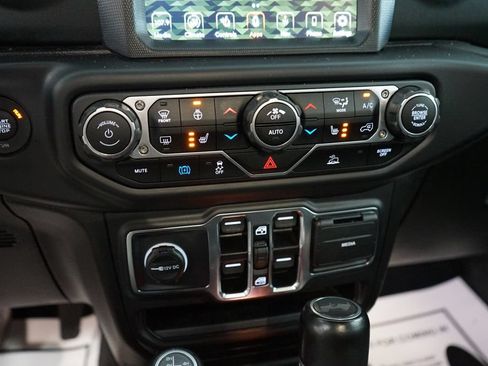 Used 2023 Jeep Wrangler Unlimited Sahara w/ Cold Weather Group AWD/4WD image 36