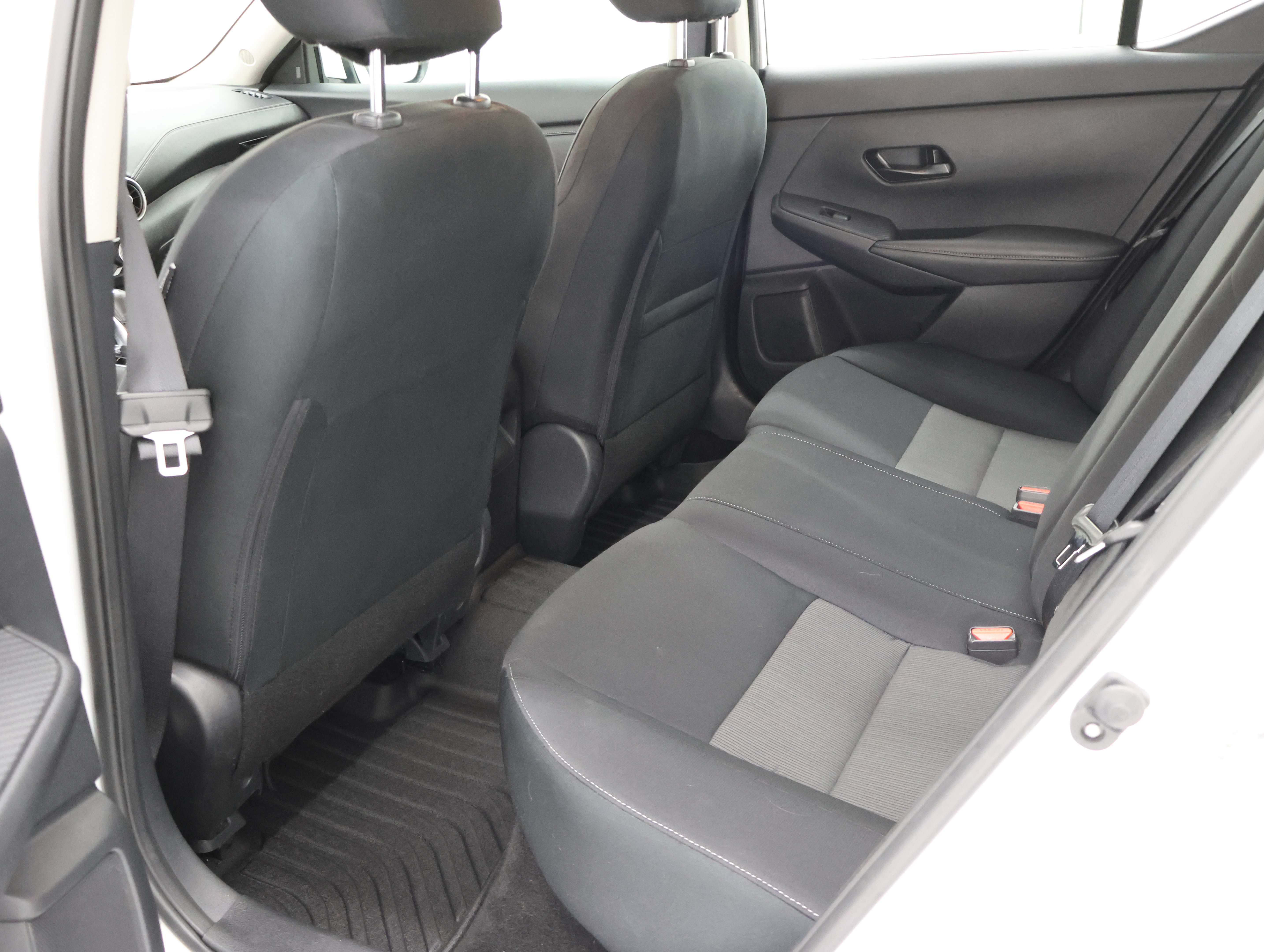 Used 2024 Nissan Sentra SV FWD image 9