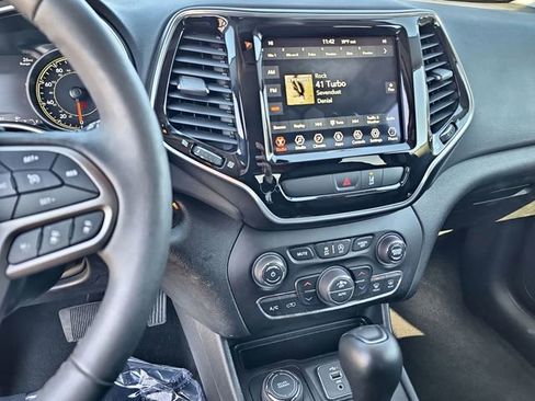 Used 2022 Jeep Cherokee Limited image 27