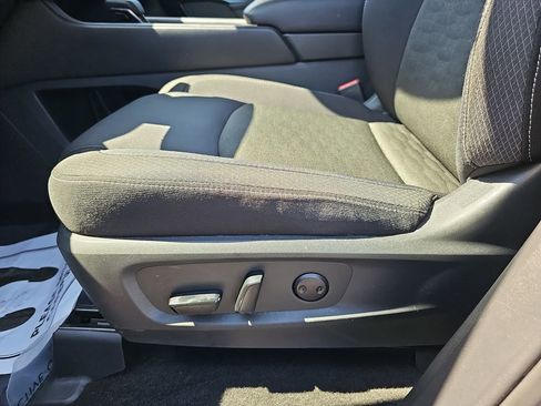 Used 2025 Nissan Pathfinder SV FWD image 34