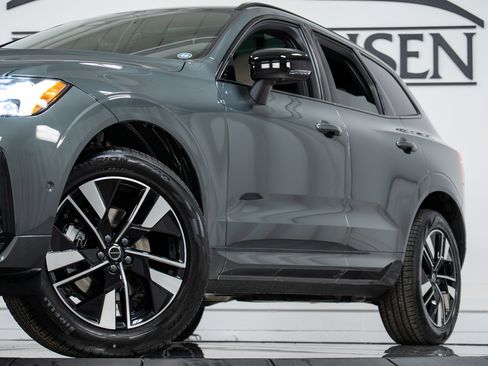 New 2026 Volvo XC60 B5 Plus w/ Climate Package image 27