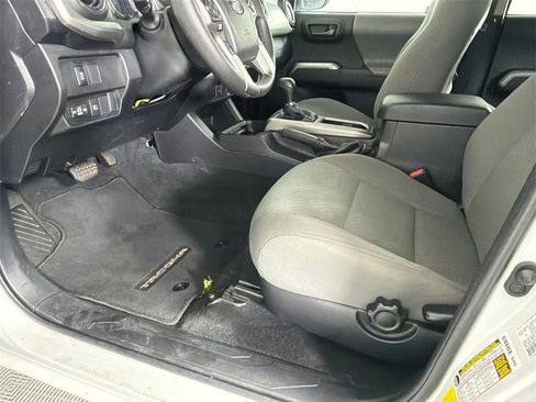 Used 2022 Toyota Tacoma SR5 image 9