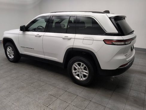 Used 2023 Jeep Grand Cherokee Laredo AWD/4WD image 3