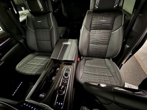 Used 2024 Cadillac Escalade Sport Platinum w/ LPO, ONYX Package image 8