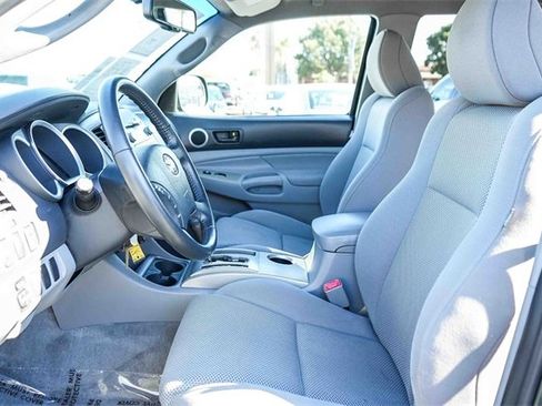 Used 2011 Toyota Tacoma PreRunner image 18