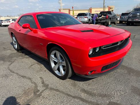 Used 2018 Dodge Challenger R/T RWD image 17