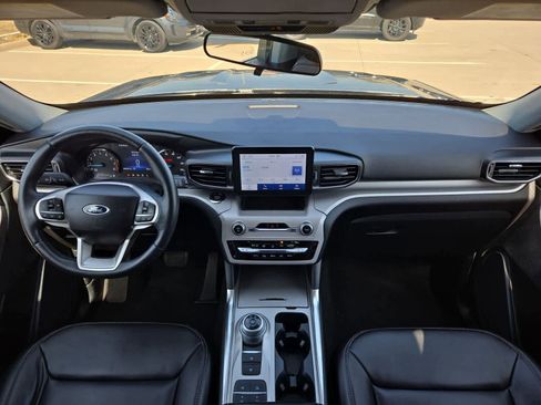 Used 2023 Ford Explorer XLT w/ Equipment Group 202A image 13