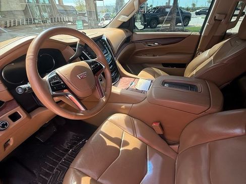 Used 2016 Cadillac Escalade Platinum RWD image 7