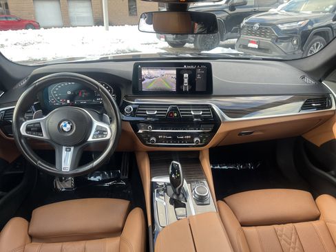 Used 2022 BMW 530i xDrive w/ M Sport Package image 19