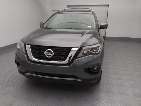 Used 2017 Nissan Pathfinder Platinum w/ Family Entertainment Package image 15