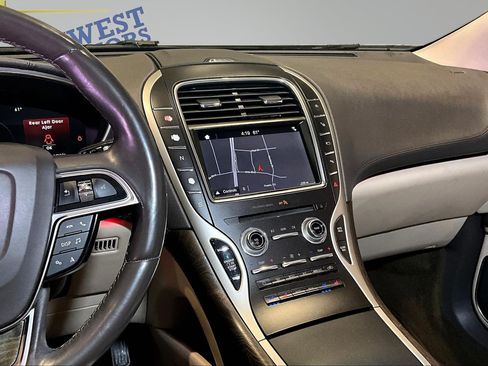 Used 2019 Lincoln Nautilus Reserve FWD image 10