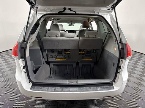 Used 2011 Toyota Sienna LE image 34