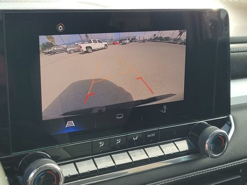 Used 2024 Chevrolet Colorado LT w/ LT Convenience Package RWD image 16