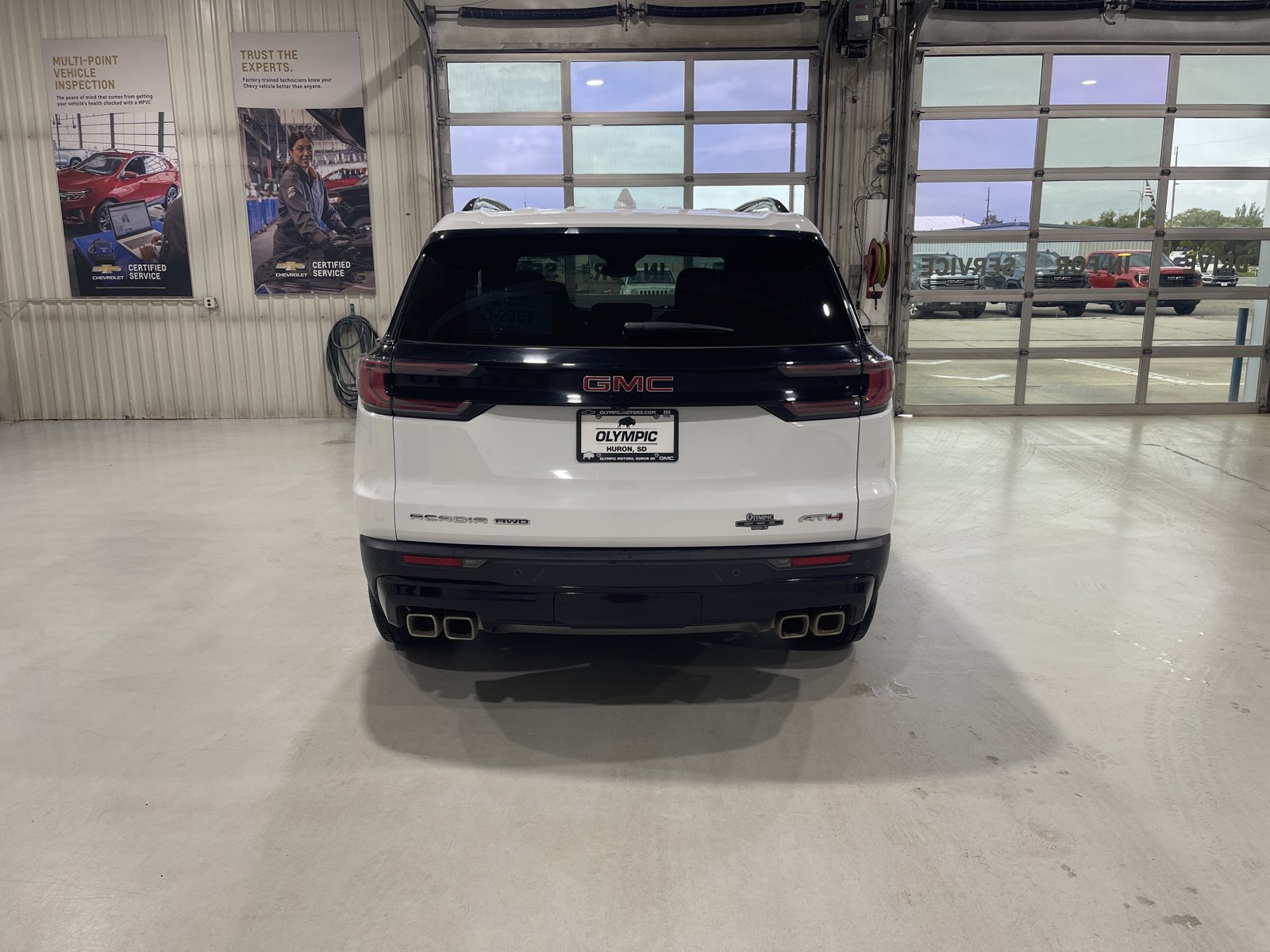 Used 2024 GMC Acadia AT4 w/ Luxury Package AWD/4WD image 6