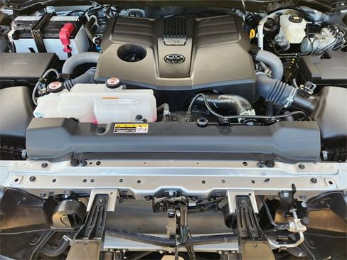 Used 2025 Toyota Tundra SR image 31