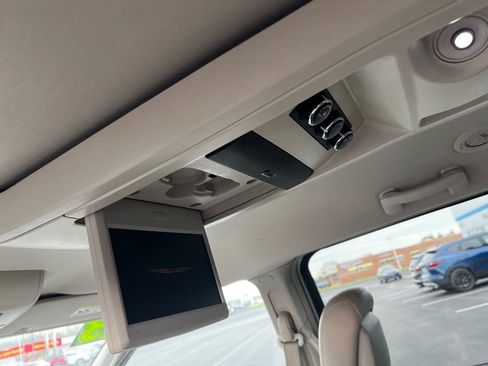 Used 2013 Chrysler Town & Country Touring image 14