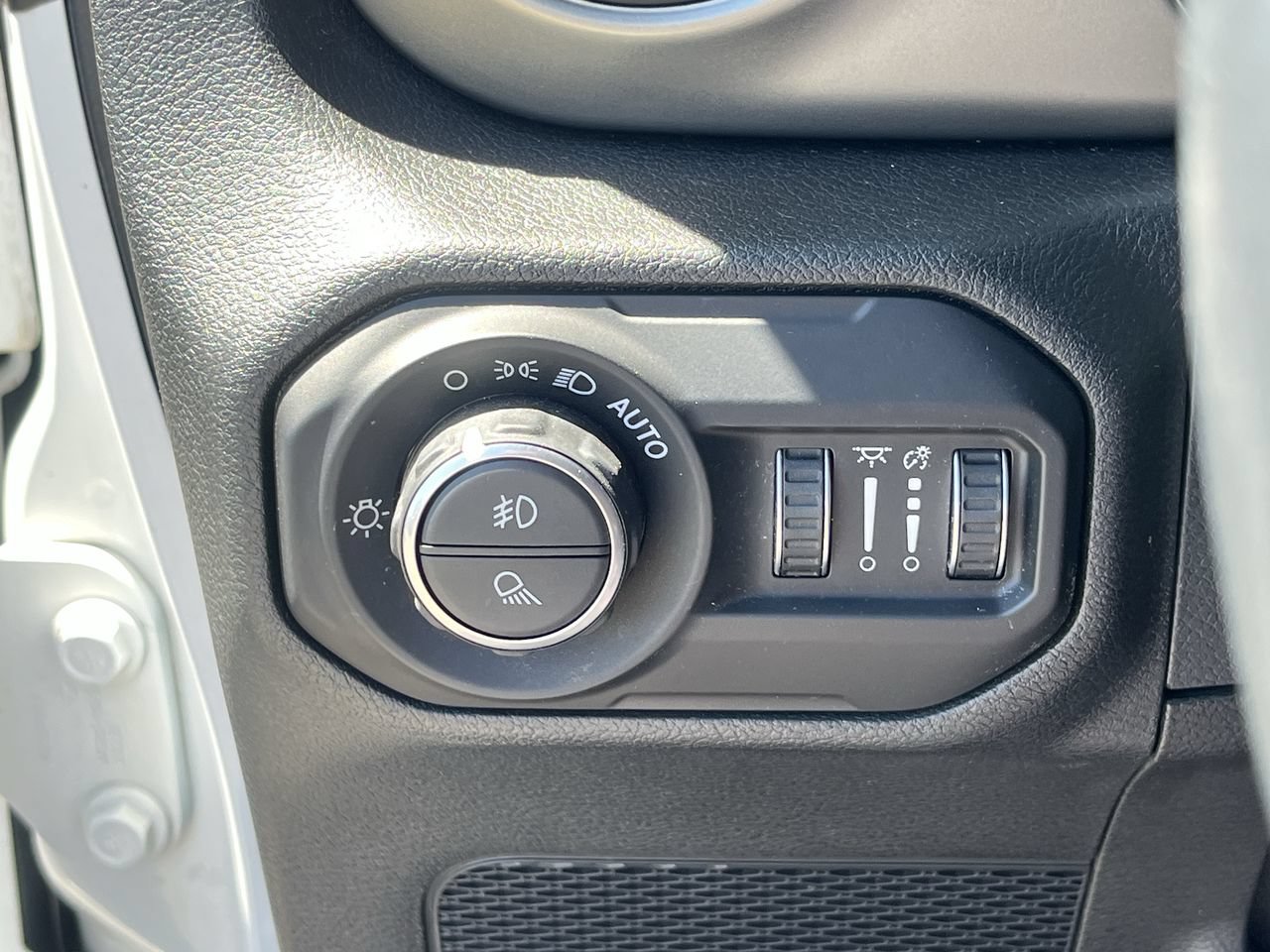 Used 2021 Jeep Gladiator Sport AWD/4WD image 16