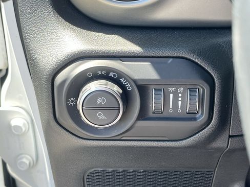 Used 2021 Jeep Gladiator Sport AWD/4WD image 16