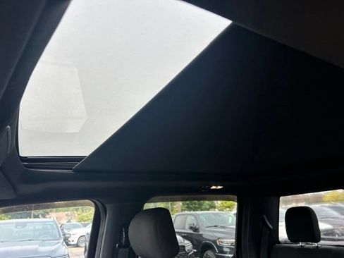 Used 2019 Ford F150 XLT w/ Equipment Group 302A Luxury AWD/4WD image 11