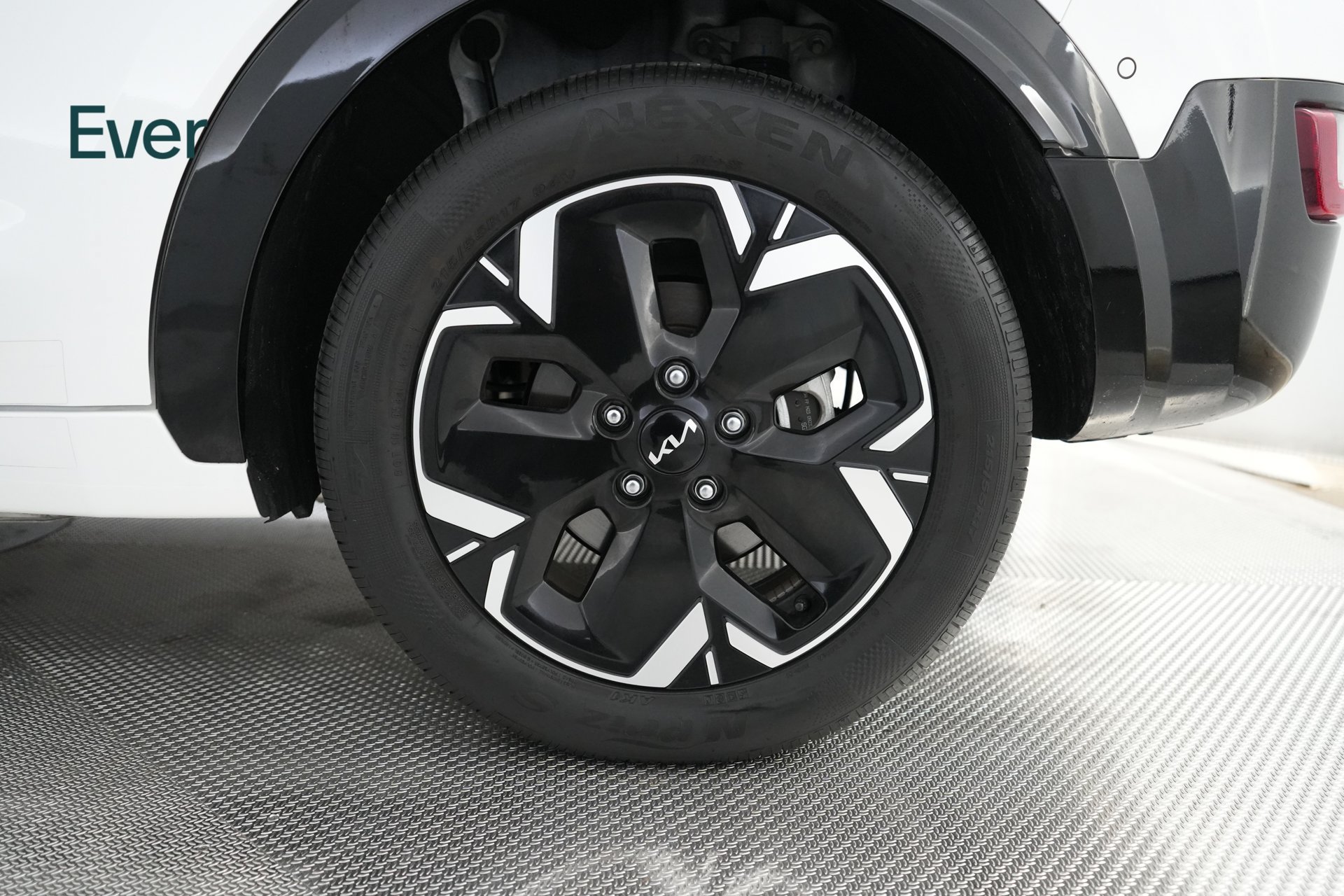 Used 2024 Kia Niro Wave FWD image 9