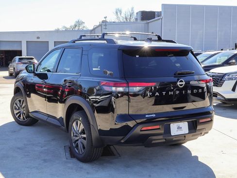 New 2026 Nissan Pathfinder SV image 2