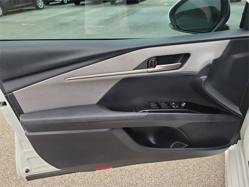 Used 2025 Toyota Camry SE image 12