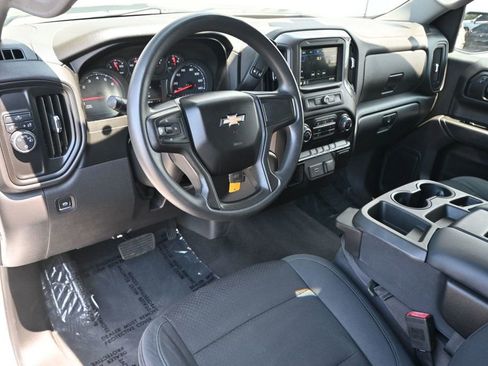 Used 2019 Chevrolet Silverado 1500 Custom w/ Custom Convenience Package RWD image 8