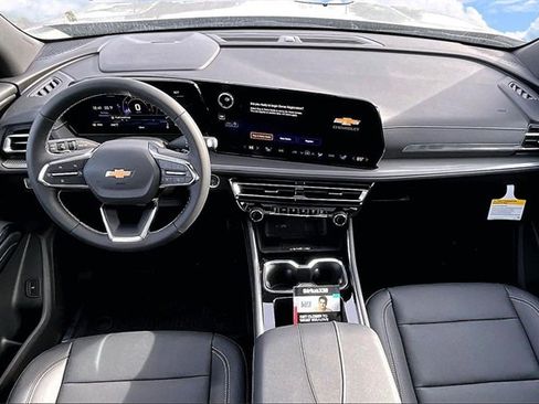 New 2026 Chevrolet Traverse LT w/ Sun and Wheel Package image 5