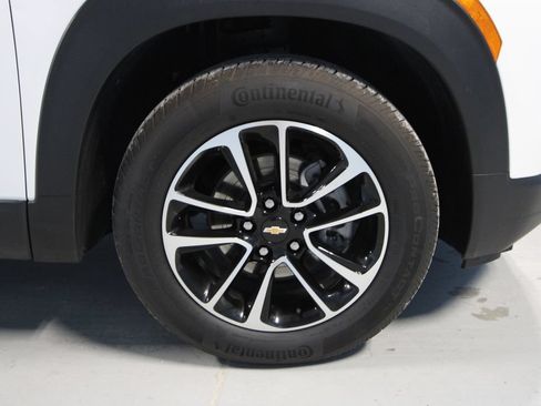 Used 2024 Chevrolet TrailBlazer LT w/ LT Cold Weather Package FWD image 31