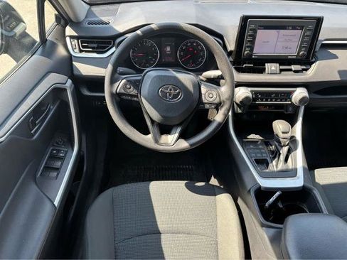 Used 2022 Toyota RAV4 LE image 19