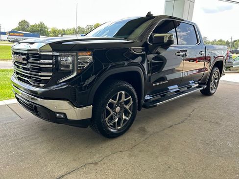 Used 2026 GMC Sierra 1500 SLT AWD/4WD image 4