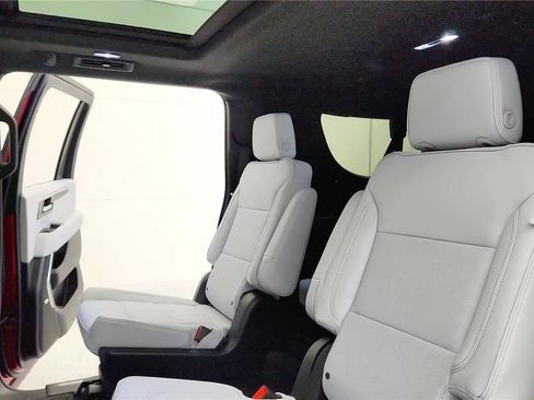 New 2026 Chevrolet Suburban Premier AWD/4WD image 32