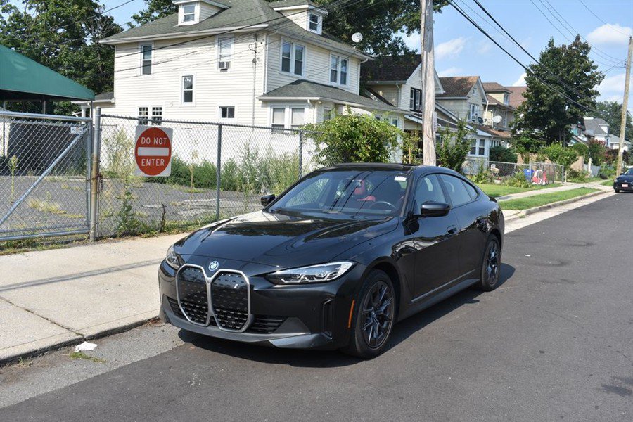 Used 2023 BMW i4 eDrive35 RWD image 3