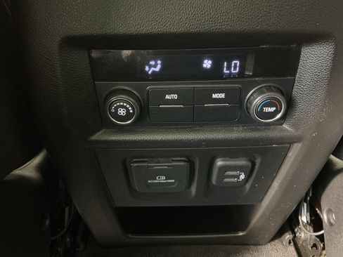 Used 2021 Chevrolet Traverse LT w/ LT Premium Package AWD/4WD image 20