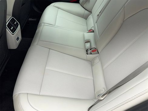 Used 2025 Genesis G70 2.5T image 43