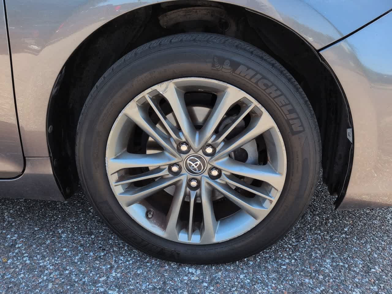 Used 2017 Toyota Camry SE FWD image 11
