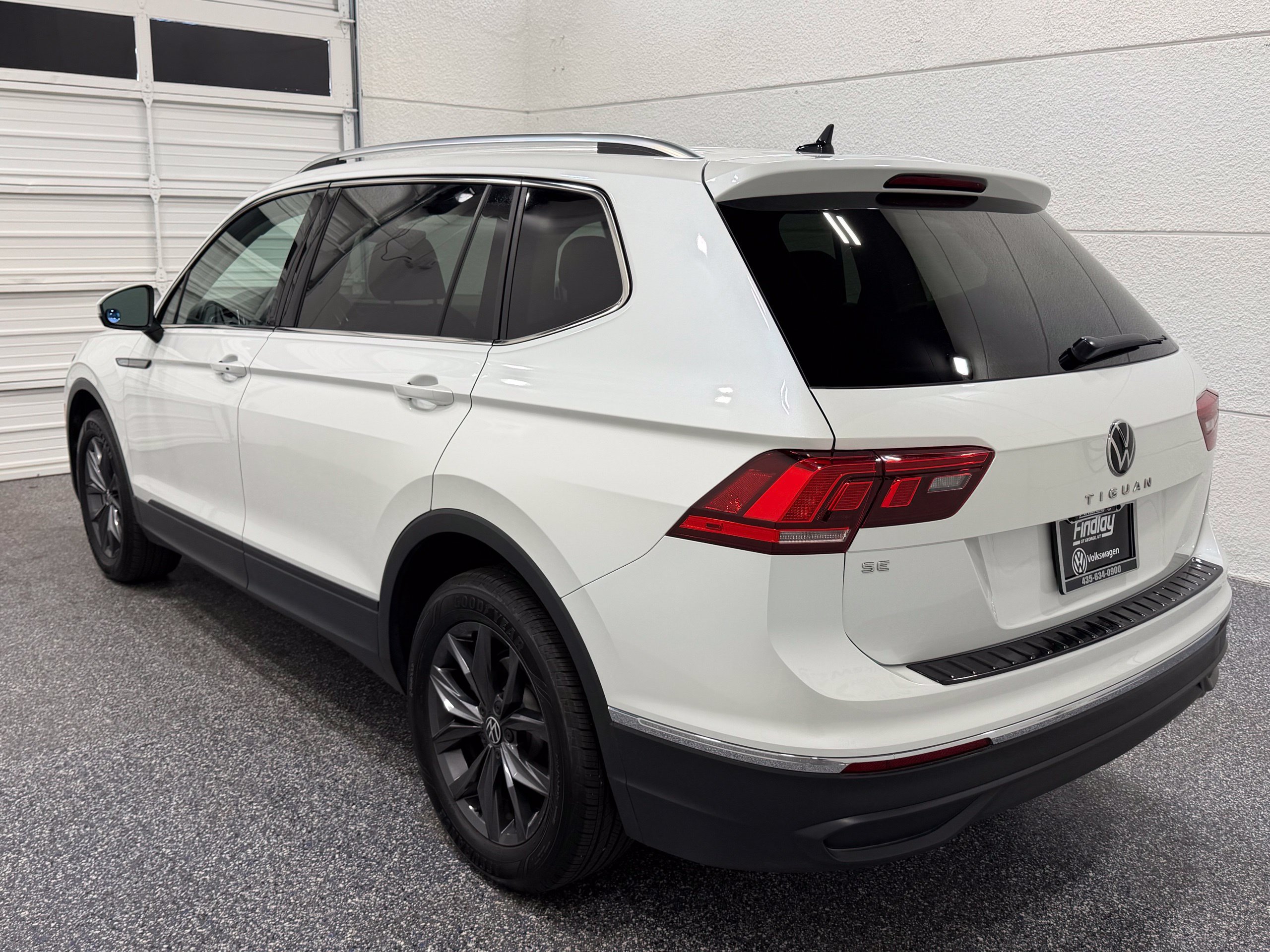 Used 2023 Volkswagen Tiguan SE FWD image 4