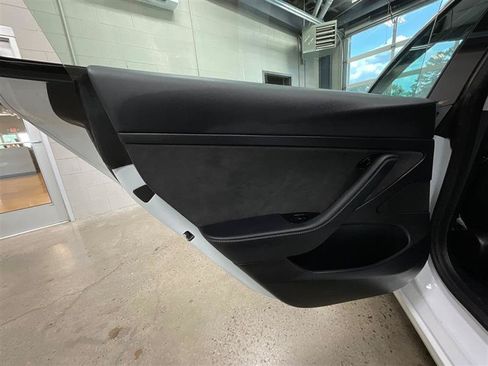 Used 2020 Tesla Model 3 Standard Range RWD image 17